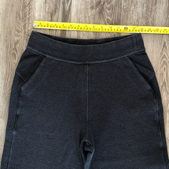 Lulu Ribbed Straight Leg SHR Crop - Picture 8 of 10